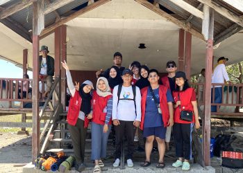 Kembalikan Objek Wisata Takalar, KKN-PK Unhas Berpartisipasi Sisir Pulau Sanrobengi