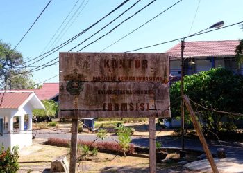 Papan kantor asrama mahasiswa (ramsis) Unhas. Sumber: IDENTITAS/DWA