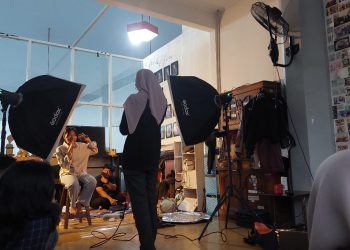 Materi Dasar UKMF Unhas Ajarkan Peserta Teknik Foto Studio