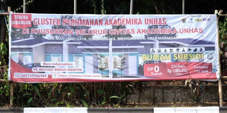 Spanduk cluster perumahan khusus sivitas akademika Unhas. Sumber: IDENTITAS/Otto Aditia