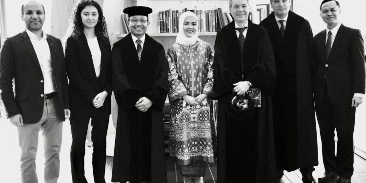 Putri Prof Dwia Mantan Rektor Unhas Raih Doktor di Vrije Universiteit
