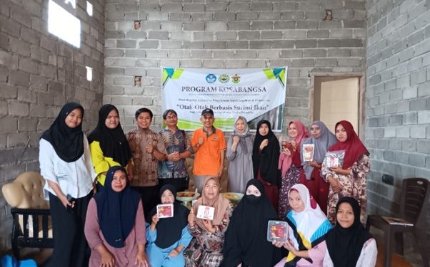 Unhas dan UIM Makassar Bina UMKM Lokal dengan Pelatihan Produksi Surimi Ikan