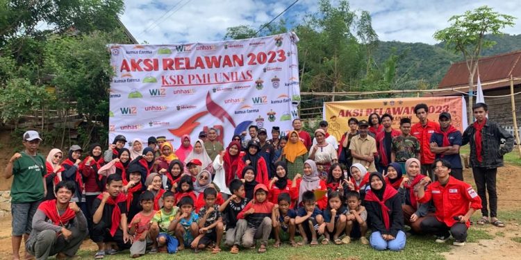 KSR PMI UNHAS Tebar Kebaikan Kemanusiaan di Maros
