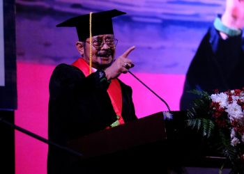 Syahrul Yasin Limpo (SYL) melakukan orasi ilmiah pada upacara dies natalis ke-66 Unhas di Baruga AP Pettarani, Sabtu (10/09/2022). Sumber: IDENTITAS/Agif