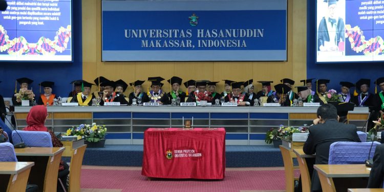 Unhas Kukuhkan Tiga Guru Besar dari FK dan FKM