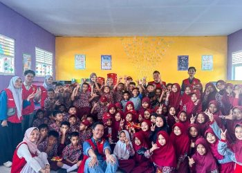 Mahasiswa KKNT Desa Wisata Bantaeng Edukasi Siswa Budaya PHBS