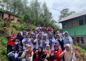 Wujudkan Generasi Melek Teknologi, Mahasiswa KKN Unhas Giatkan Sosialisasi Penggunaan Gadget