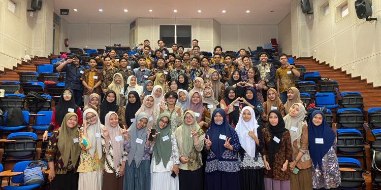 Kegiatan ToT dan Peer Mentor oleh Mentor Academy FT-UH