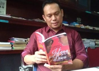 Idwar Anwar, Penulis Epos La Galigo