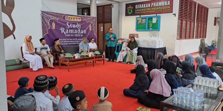 Sambutan Wakil Rektor I, Prof drg Muhammad Ruslin MKes PhD SpBM(K) di kegiatan Sanggar UKM Pramuka Unhas, Rabu (27/03). Foto: Dokumentasi Pribadi.