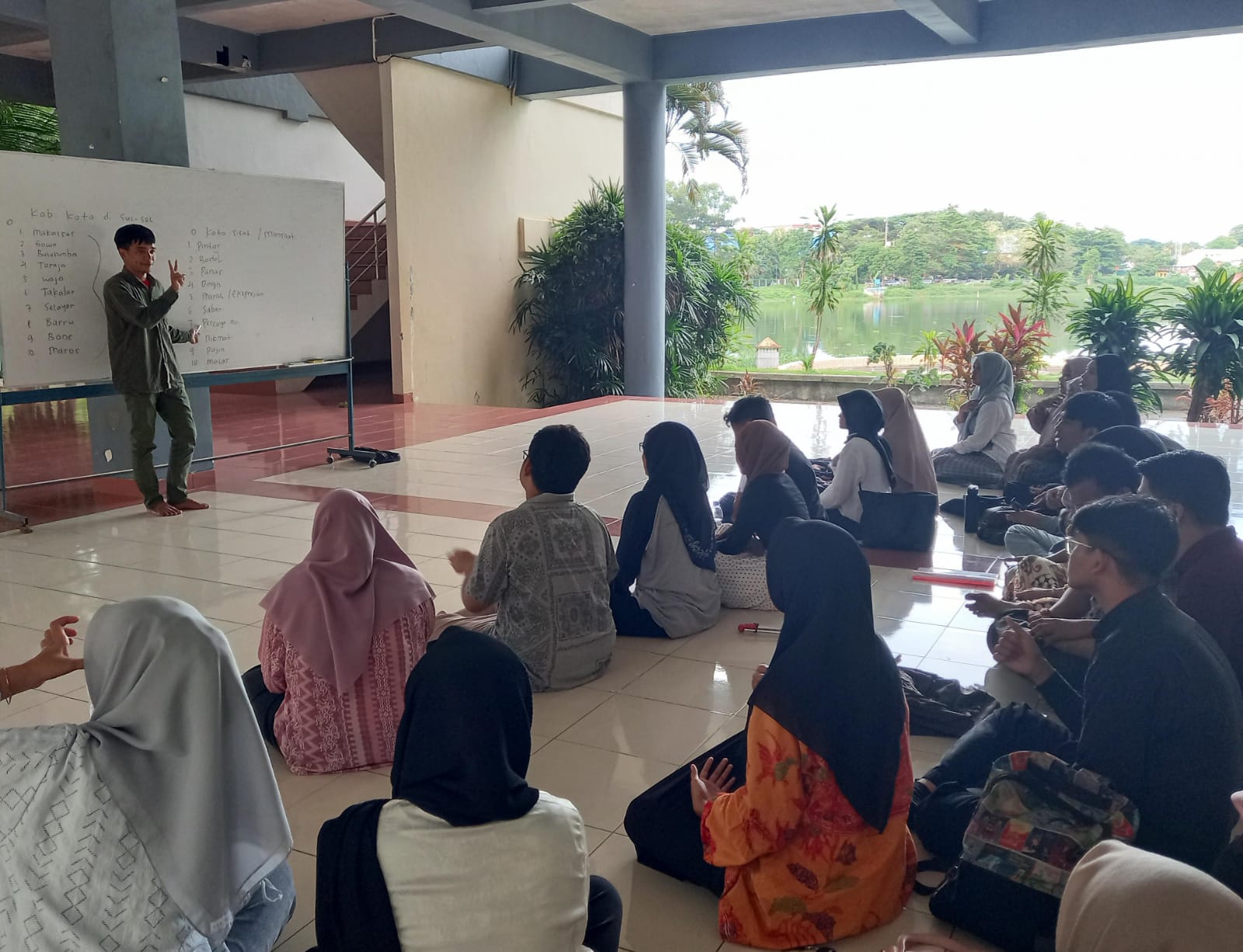 Pusat Disabilitas Unhas Kembali Hadirkan Kelas Bahasa Isyarat ...