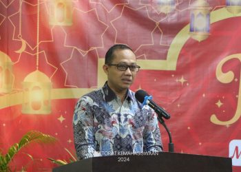 Wakil Rektor Bidang Akademik dan Kemahasiswaan Unhas menyampaikan kabar terkait 16 tim yang lolos pendanaan, Sabtu (27/04). Foto: Direktorat Kemahasiswaan.