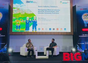 Pemaparan materi oleh I Dewa Wirantaya selaku Director of Business Development PT ANTAM TDK, Kamis (30/05). Foto: IDENTITAS/Ismail Basri.