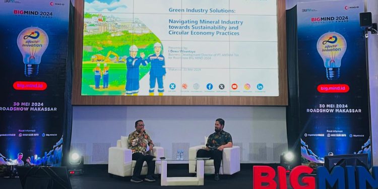 Pemaparan materi oleh I Dewa Wirantaya selaku Director of Business Development PT ANTAM TDK, Kamis (30/05). Foto: IDENTITAS/Ismail Basri.