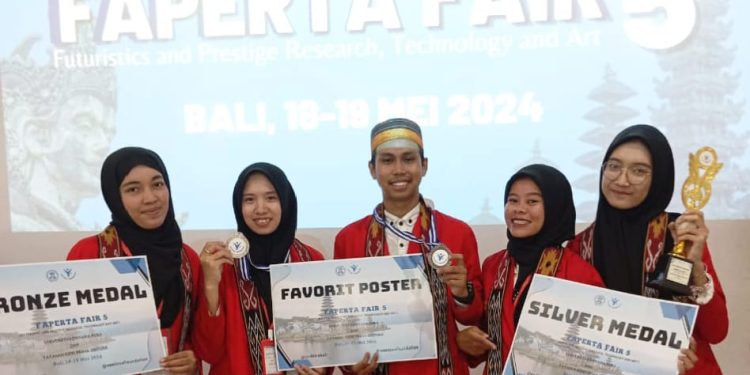 Mahasiswa Unhas Raih 3 Penghargaan dalam Kompetisi Esai di Undhira Bali