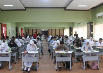 Lomba Olimpiade Ekonomi yang diselenggarakan Himajie FEB Unhas di Aula Lantai 3 FEB Unhas, Sabtu (18/05). Foto: Dokumentasi Pribadi.