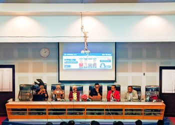 Tasrifin memberikan sambutannya dalam kegiatan Mitologi Bumi Sulawesi Goes to Campus Unhas di Aula Prof Dr Syukur Abdullah, Senin (20/05). Foto: IDENTITAS/Andika Wijaya.