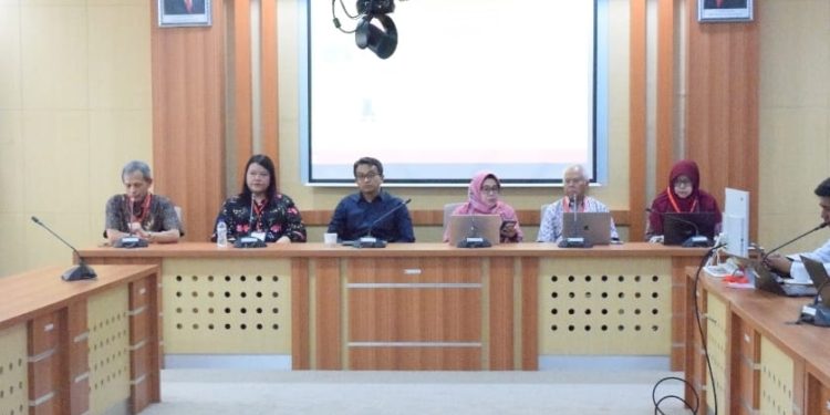 Rapat membahas terkait pelaksanaan ONMIPA-PT 2024 yang akan berlangsung di Unhas. Foto: Humas Unhas.