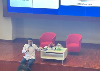 Pemaparan materi oleh prof Indrabayu dalam kegiatan bedah buku: “Technopreneurship”, Kamis (06/06). Foto: IDENTITAS/Nurul Arisah.