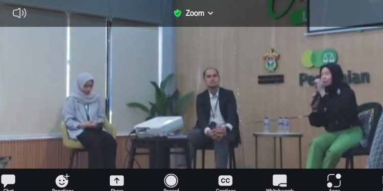 Pemaparan Materi oleh Kepala Departemen Bisnis dan Support PT Pegadaian Kanwil VI Makassar, Iwan Dermawan Dalam Seminar SI GEMAS via Zoom, Senin (10/06). Foto: Tangkapan Layar