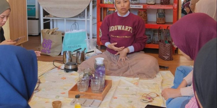 Workshop kolaborasi antara Artani.id bersama dengan @oand_co dalam membuat Wax Sachet. Foto: Dokumentasi Pribadi.