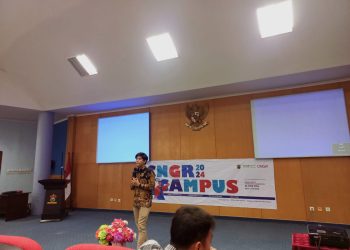 Penjelasan mengenai PT IMIP oleh Kasmir di Gedung Ipteks Unhas, Senin: (24/06). Foto: Identitas/Nurul Fathiyah