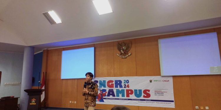 Penjelasan mengenai PT IMIP oleh Kasmir di Gedung Ipteks Unhas, Senin: (24/06). Foto: Identitas/Nurul Fathiyah