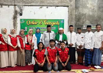 Mahasiswa KKN-T 112 Lembanna Unhas berfoto bersama setelah kegiatan Tausiah. Foto: Dokumentasi Pribadi.