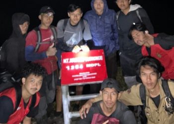 KKNT Unhas Pasang Petunjuk Arah Wisata Alam di Desa Gattareng Toa Soppeng