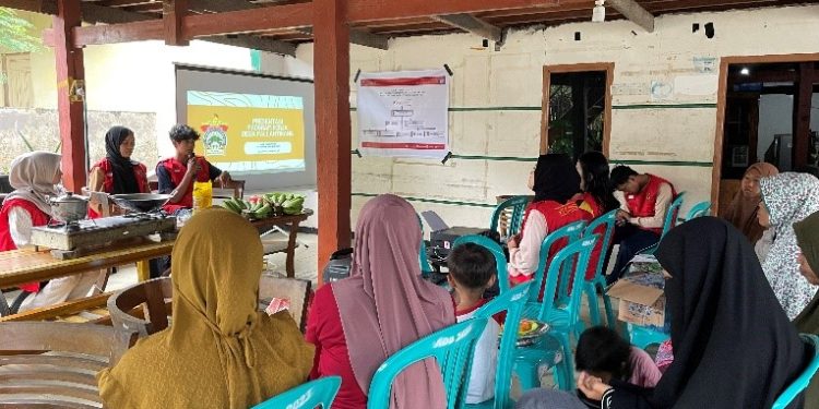 Mahasiswa KKN Unhas Lakukan Pelatihan Pembuatan Produk Keripik Bogel