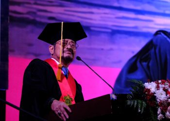 SYL saat melakukan orasi ilmiahnya pada upacara Dies Natalis ke-66 Unhas di Baruga A.P Pettarani, Sabtu (10/09/2022). Foto: IDENTITAS/Agif.