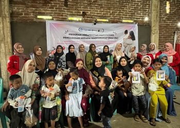 Foto bersama Tim MaMacca dengan ibu-ibu Desa Bonto Matenne, Maros. Foto: Dokumentasi Pribadi.