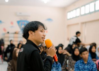 UKM LFM Unhas Ajarkan Teknik Pengambilan Video kepada Siswa SMKN 1 Makassar