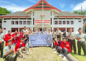 Foto bersama Dosen Vokasi Unhas dengan peserta pengabdian di Kampus Vokasi Sidrap. Foto: Dokumentasi Pribadi.