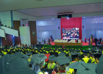 Tampak dari belakang prosesi wisudawan Unhas. Foto: IDENTITAS/Agif.