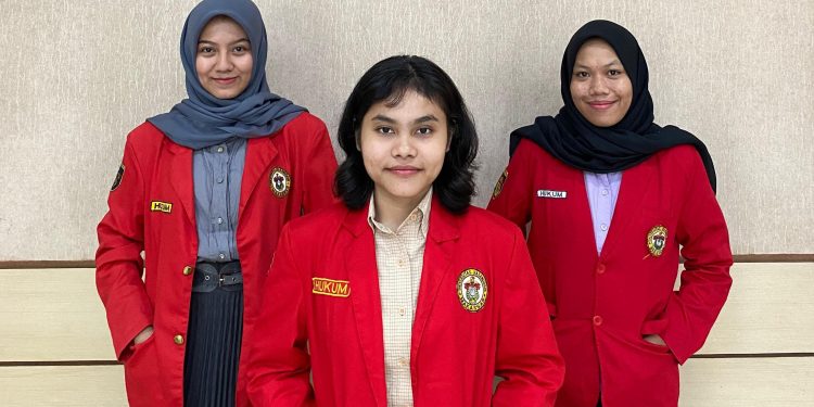 Tim FH Unhas yang berhasil meraih Juara 1 Lomba Legal Opinion oleh ILSA Chapter UNS. Foto: Dokumentasi Pribadi