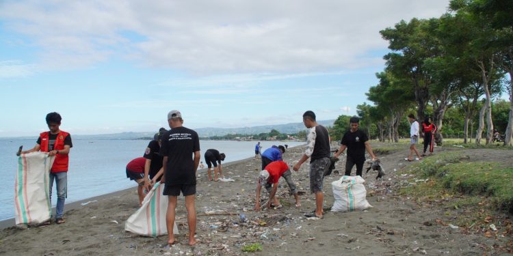 KKN Unhas Usung Kegiatan Kemah Lingkungan di Banteng