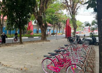 Tampak sepeda terparkir di Pintu I Unhas. Foto: IDENTITAS/Atha.