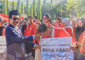 Serahkan Dana Abadi ke Mahasiswa, Rektor Unhas: Ini Hadiah untuk Anak Bangsa