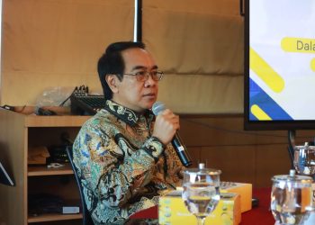 Rektor Unhas, Prof JJ saat menghadiri Jumpa Pers jelang Dies Natalis Unhas ke-68 di Lantai 8 Rektorat Unhas, Kamis (15/08). Foto: IDENTITAS/Ismail Basri.