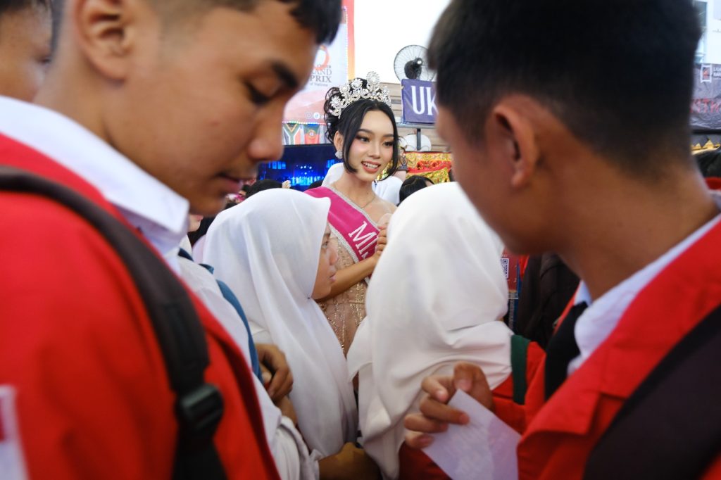 UKM tampil dengan busana yang khas buat menarik minat mahasiswa baru