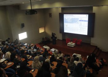 Pemaparan narasumber dalam plennary session IC-REST 2024 di Unhas Kampus Gowa, Rabu, (25/09). Foto: IDENTITAS/Muhammad Nur Ilham.