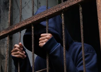 WHO mengidentifikasi bahwa isolasi dalam penjara dapat menyebabkan masalah mental, seperti kecemasan, depresi, kemarahan, dan serangan panik. Foto: IDENTITAS/Otto Aditia.