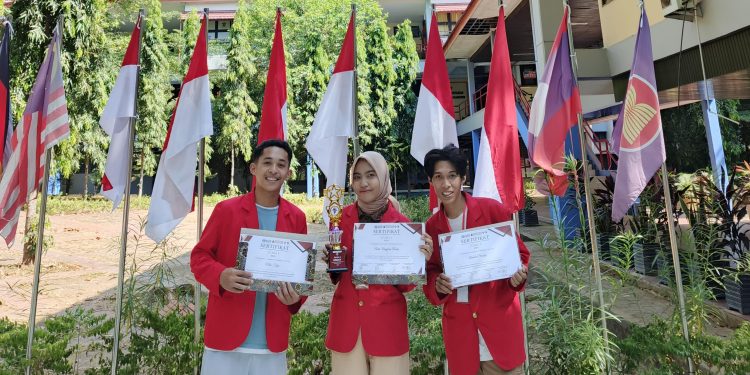 Tim Fapet Juara 3 Lomba Esai Usai Bahas Pakan Ternak dari Limbah Kakao