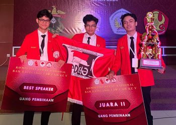 Tim Mahasiswa Fakultas Hukum Unhas Juara 2 Debat Nasional Unsrat Law Fair