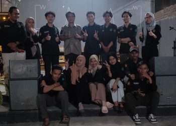 Foto Bersama Pengurus Himab KMFIB UH dengan para narasumber Bazar Dialog di NAF. Space, Rabu (09/10). Foto: IDENTITAS/Ismail Basri