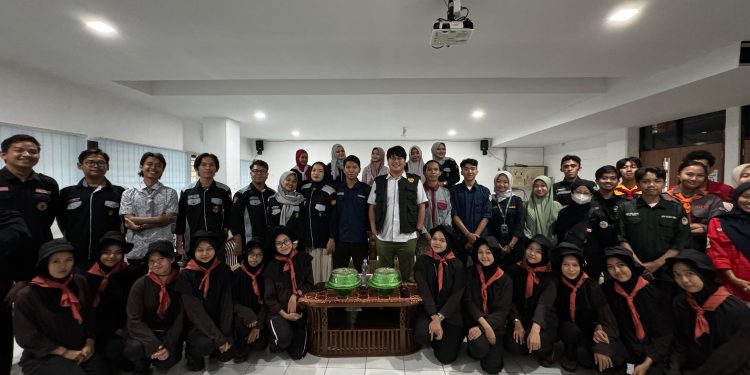 Foto bersama peserta Pembukaan dan Pelepasan Origo VIII TBF Sternum Himafisio Fkep Unhas, Rabu (09/10). Foto: IDENTITAS/Aliyah Fadhilah
