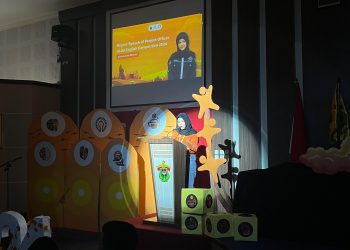 Project Officer AECO 2024, Astrid Aulia Ahmad saat menyampaikan laporan ketua panitia pada penutupan AECO 2024 yang berlangsung di Baruga Prof. Baharuddin Lopa SH FH Unhas. Foto: IDENTITAS/ Athaya Najibah Alatas