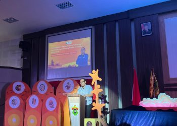 Kepala Subdirektorat Kelembagaan Mahasiswa, Muhammad Irdam Ferdiansah SE MAcc PhD Ak CA saat memberikan sambutan pada penutupan ALSA English Competition 2024 di Baruga Prof. Baharuddin Lopa SH Fakultas Hukum Unhas, Selasa (22/10). Foto: IDENTITAS/ Athaya Najibah Alatas