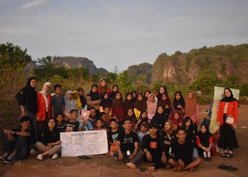 Foto bersama peserta SEBAYA dengan tim pelaksana, tim pengajar dan IPP. Foto: Dokumentasi Pribadi.